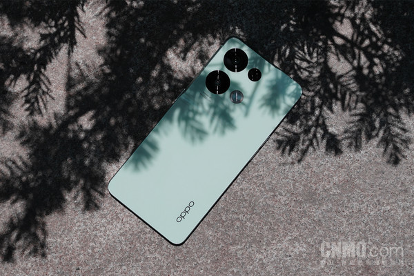 OPPO Reno8 Pro+“逍遥青”