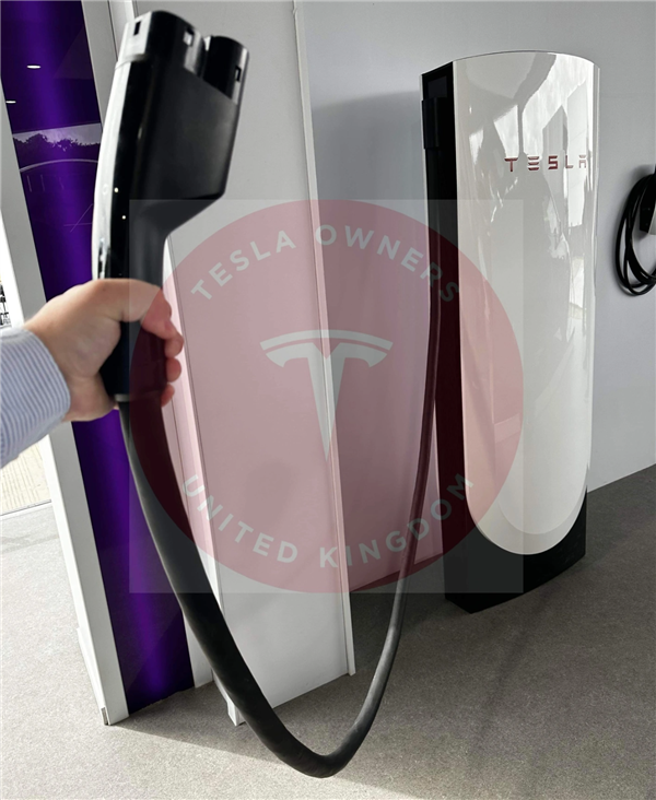 功率可达350kW 全新特斯拉V4超充桩来了：带屏幕支持刷卡