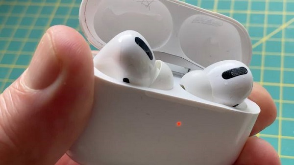 airpods  pro充电时灯会一直亮吗介绍