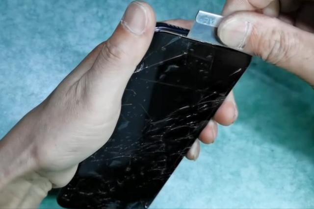 手机屏幕碎了如何补救（手机外屏碎了修复小窍门）(3)