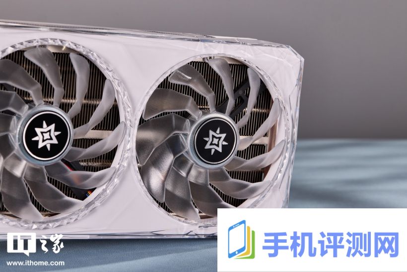 影驰 GEFORCE RTX 4070 Ti SUPER 星曜 OC 显卡图赏：潮流“水晶”外壳，炫彩风扇光环