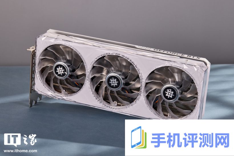 影驰 GEFORCE RTX 4070 Ti SUPER 星曜 OC 显卡图赏：潮流“水晶”外壳，炫彩风扇光环