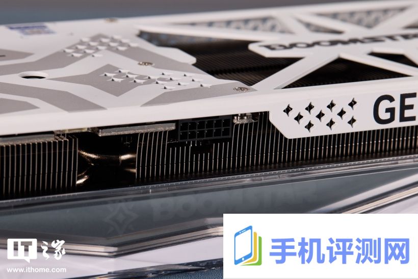 影驰 GEFORCE RTX 4070 Ti SUPER 星曜 OC 显卡图赏：潮流“水晶”外壳，炫彩风扇光环