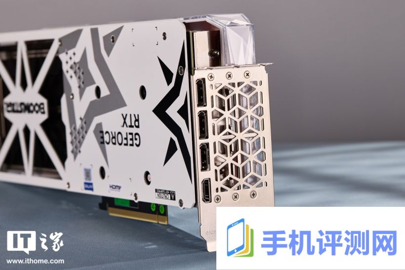 影驰 GEFORCE RTX 4070 Ti SUPER 星曜 OC 显卡图赏：潮流“水晶”外壳，炫彩风扇光环