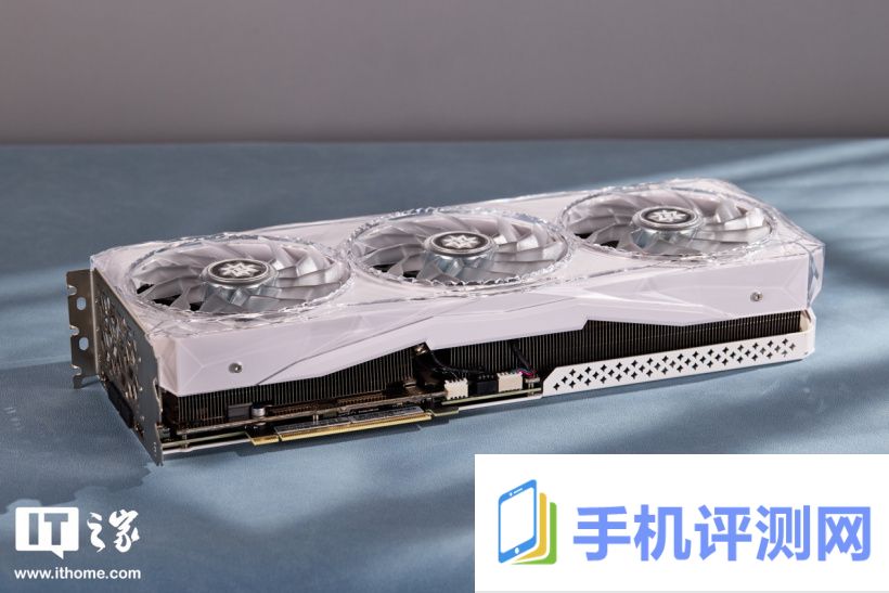 影驰 GEFORCE RTX 4070 Ti SUPER 星曜 OC 显卡图赏：潮流“水晶”外壳，炫彩风扇光环