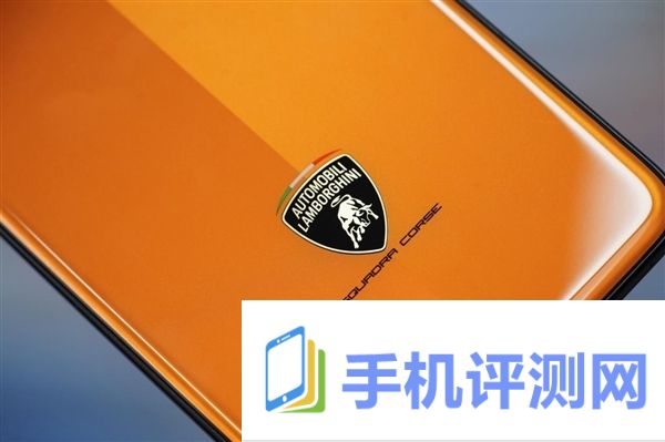 3999元 联名兰博基尼！Redmi K70至尊冠军版发布：自带碳纤维纹理